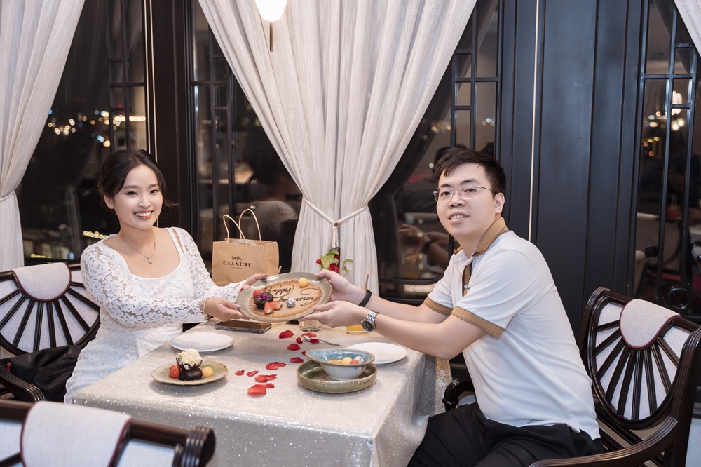 Couple at Dien Vi Dinning 20/10